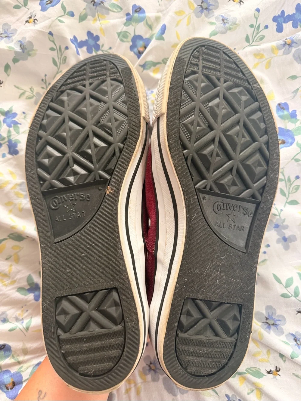 Converse Low Top Sneakers in Burgundy with White Laces